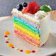 大人気のレインボーショートケーキは映え間違いなし♪