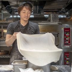 お料理、フォカッチャ共にお席までお運びいたします