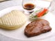 牛フィレ肉の蒸しパン添え