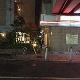 阪急高槻駅ガストさんの裏の高架下の細い路地を抜けて