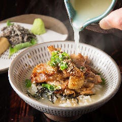 『とりまぶし』の美味しい食べ方【4】
水炊きスープと とりまぶし 博多本店_『とりまぶし』の美味しい食べ方【4】
水炊きスープと