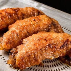 とりまぶし 博多本店_【アラカルト】
一本ずつ丁寧に焼き上げた焼手羽は人気メニュー
