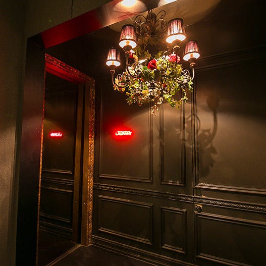 秘密の隠れ家 Laurant 梅田店 ソファー個室の隠れ家