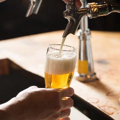 注ぎたてのビールをグイッとひと息！至福のひとときをアポロで