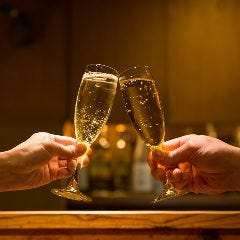 ゆったりと二人の時間を過ごせる落ち着いた大人の雰囲気を満喫