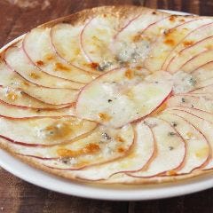 ゴルゴンゾーラとりんごのピザ