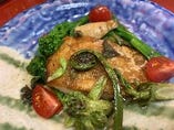 日替わり白身魚と山菜のソテー　蕗の薹オイル