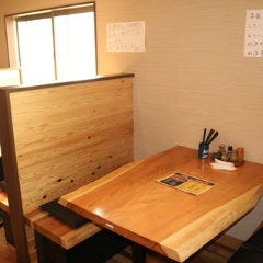 やきとり しば家_【テーブル席】広いテーブルでゆったりお食事を♪