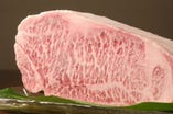 和牛A-5のサーロインを筆頭に肉料理も充実しています。