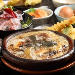 「すっぽん丸鍋コース」は寒い季節にピッタリ。お酒がすすみます
