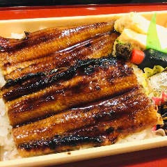 自家製の甘ダレでこんがり焼き上げた「うなぎの蒲焼丼」は人気！