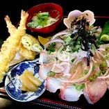 海鮮三色はみ出しお造り丼とエビの天ぷら定食