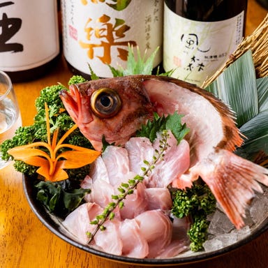 蔵元の酒と直送の魚 さかまる 田町グランパーク店_店主が毎朝買い付ける新鮮鮮魚