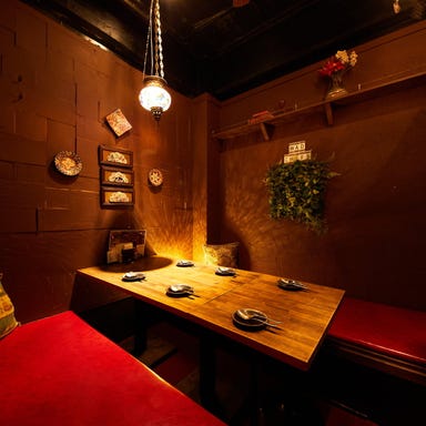 個室ビストロバル＆スパイス研究所 MAD CHEFs 浜松町店 店内の画像