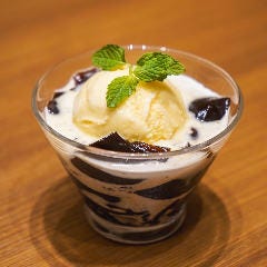 ハンバーグ＆バル Tokyo Juicy Grill ヨドバシAkiba店_コーヒーエリー バニラアイス添え