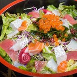 亀千人の海鮮サラダ