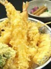 お昼の定番　専門店の天丼を是非！