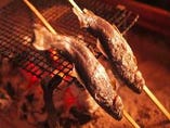 炭火でパッリっと焼き上げる「岩魚の串焼き」