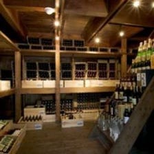 “蔵”で2000本以上を収蔵するワイン