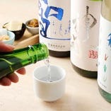日ごと品揃えの変わる日本酒。季節酒や、レアな地酒が勢ぞろい