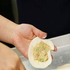 国産食材を使用、手作り熱々名物餃子