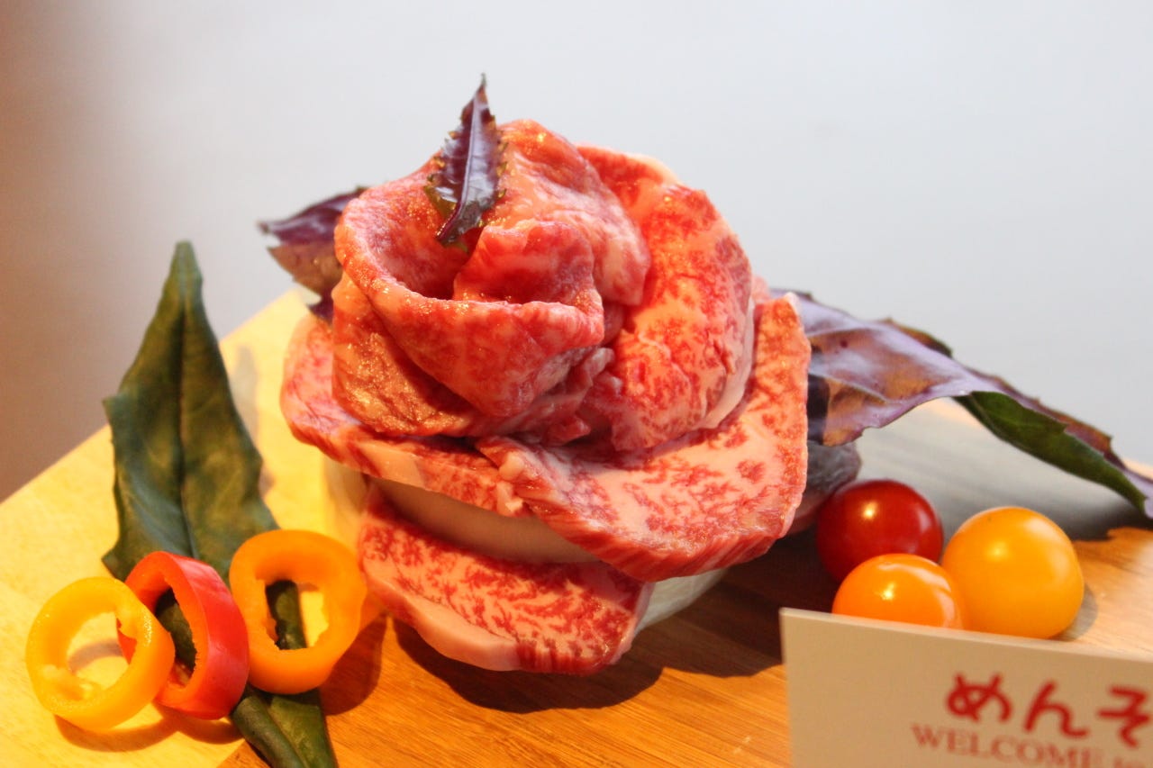 お誕生日や他特別な記念日に ”肉の花“ ご用意致します！！