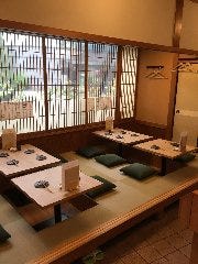 お座敷席もあり、ゆったりとお食事をお楽しみ頂けます