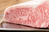 肉は全国各地から厳選して状態の良いお肉を仕入れております。