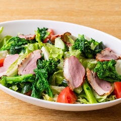 太陽の恵みをたっぷり受けたシャキシャキサラダ