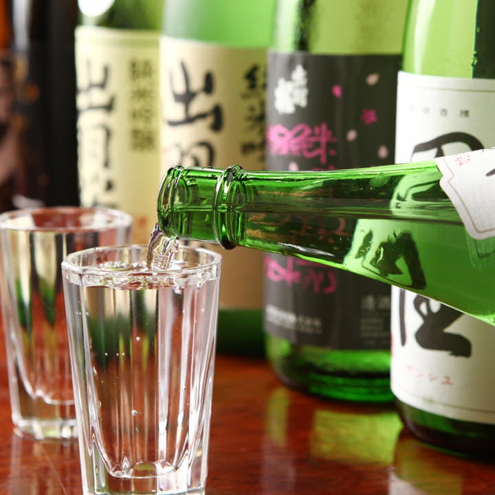 西田酒造と出羽桜酒造を多数ご用意！季節の地酒も含め10種を常備