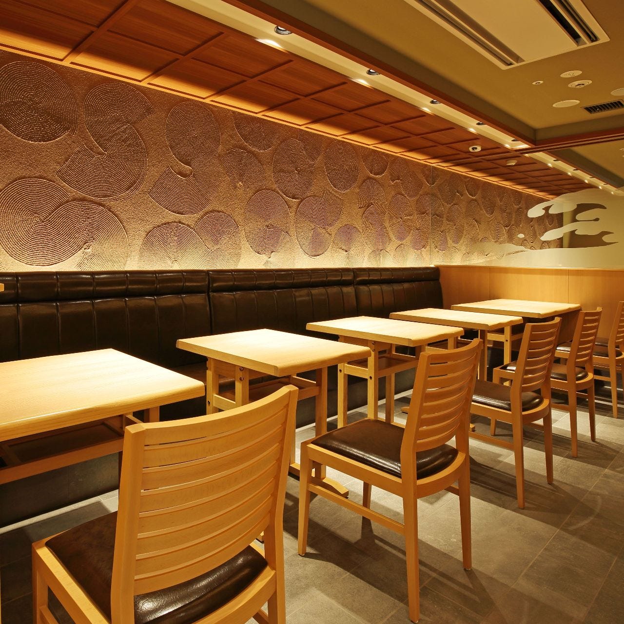 築地すし好 ヤエチカ店の内観