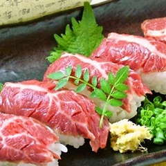 馬刺しや馬にぎり寿司など熊本の郷土料理をご堪能ください。