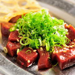 超希少！とろける食感と濃厚な旨みがたまらない「馬レバ刺し」
