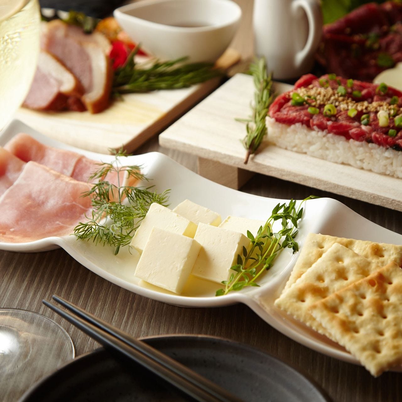 ラクレットチーズ グリルミート Gaku 立川店 コース 大大大特価 平日3組限定 2時間飲み放題付7品 サービスコース 3 980円 2 980円 ぐるなび