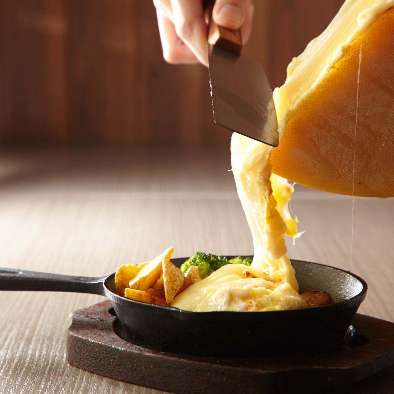 ラクレットチーズ グリルミート Gaku 立川店 飲み放題1000円