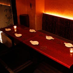 ＤＥＮ 表参道_《2～最大7名様》まで座れる人気の半個室。やっぱり空間は大事！お料理、ドリンクにこだわり抜いたからこそ、大切にしたい要素です。接待や大切な方との団欒の場としてご利用下さい。