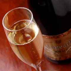 DEN 表参道_スパークリングワインも飲み放題。
乾杯シーンの演出や記念日にご利用下さい。