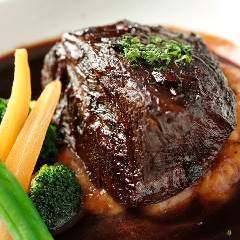 ＤＥＮ 表参道_国産牛ほほ肉の赤ワイン煮込み　トリュフのマッシュポテト添え