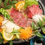 【食材】馬肉の刺身は熊本県直送、魚のお造りは朝一漁師さん直送