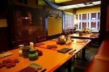 会食・飲み会・ご家族の御食事などにはこちらのテーブル席で