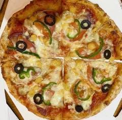 8種のミックスピザ