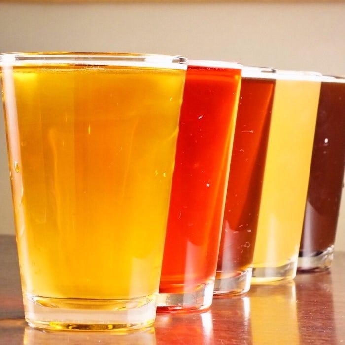全国各地のクラフトビールを8種ご用意♪ぜひ飲み比べてください