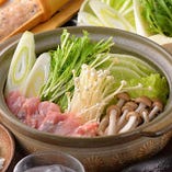 よく引き締まったお肉の歯ごたえや、ジューシーな肉汁が魅力「名古屋コーチンの水炊き鍋」
