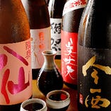 日本酒好きの定番をラインアップ。季節のレア酒もあります