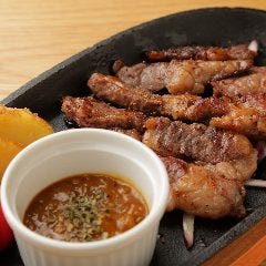 アツアツの鉄板で提供するメニューもご用意★