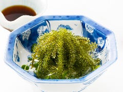 磯丸水産 河原町三条店_海ぶどうサラダ
