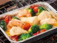 磯丸水産 河原町三条店_カマンベールと海老のアヒージョ