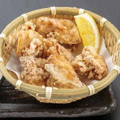 これぞ鳥屋の味！唐揚げはジューシーでビールとの相性抜群