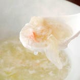 蟹肉とフカヒレの卵白スープ