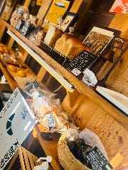 Bee’s Bakery